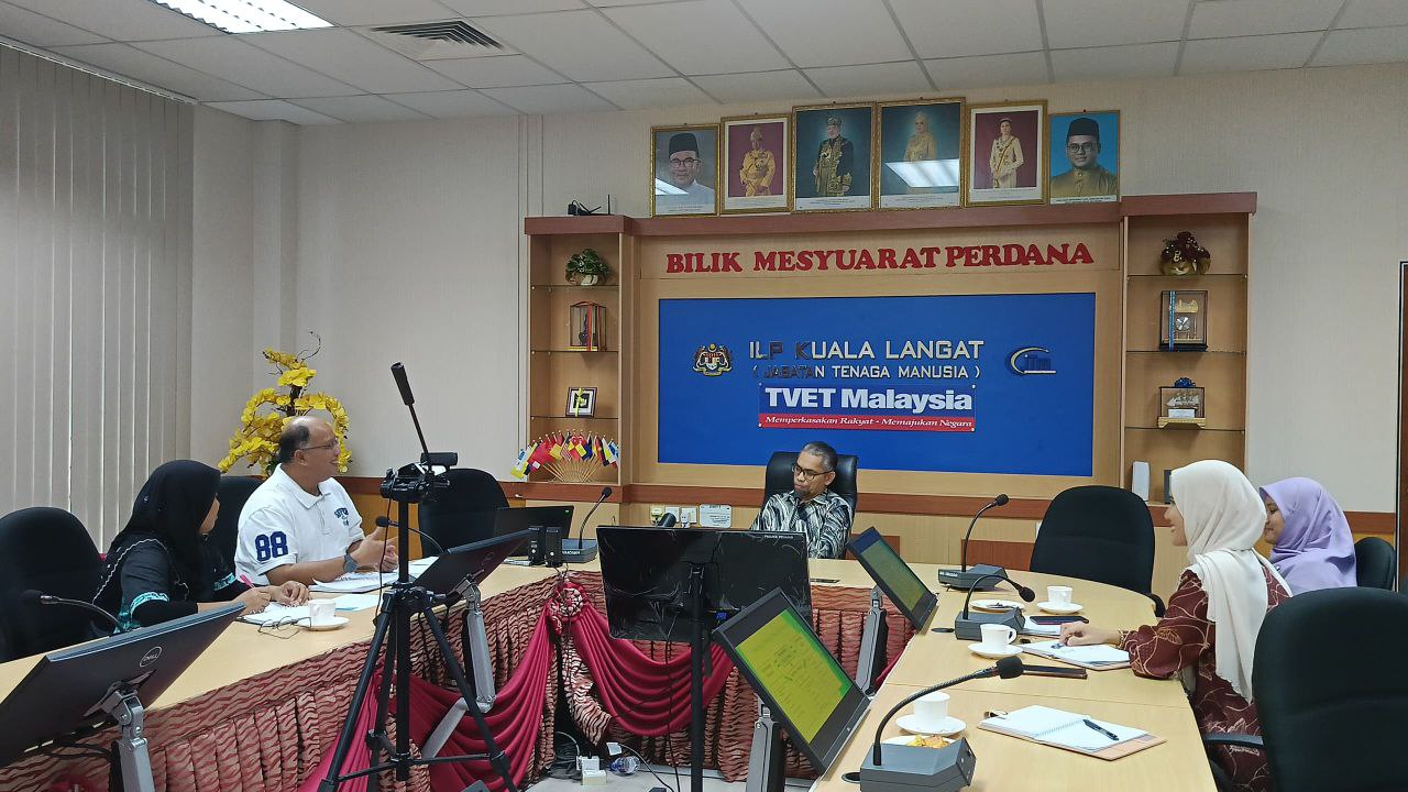 Perbincangan ringkas diantara Tatacara Sdn.Bhd bersama Adtec JTM Kampus Kuala Langat